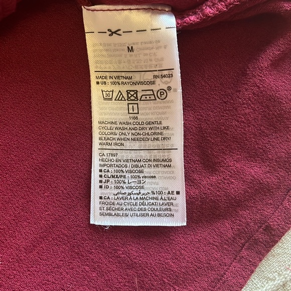 Old Navy Burgundy top - Picture 3 of 4